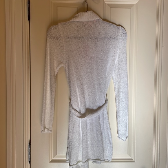 NWT’s Lilly Pulitzer Beckley Cardigan Small Resort White Style # 004859 - Picture 3 of 4